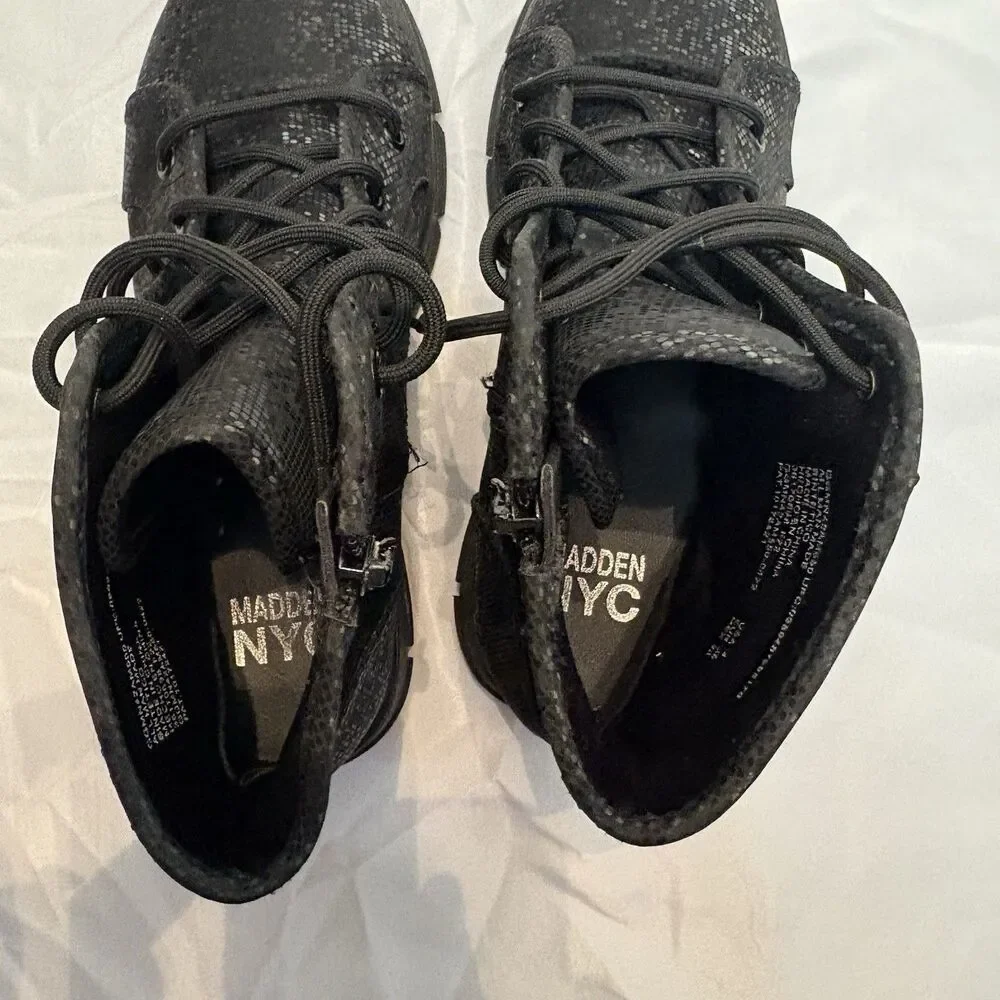 Madden NYC JGorgie Black Ankle Boots Size 4, Lace Up